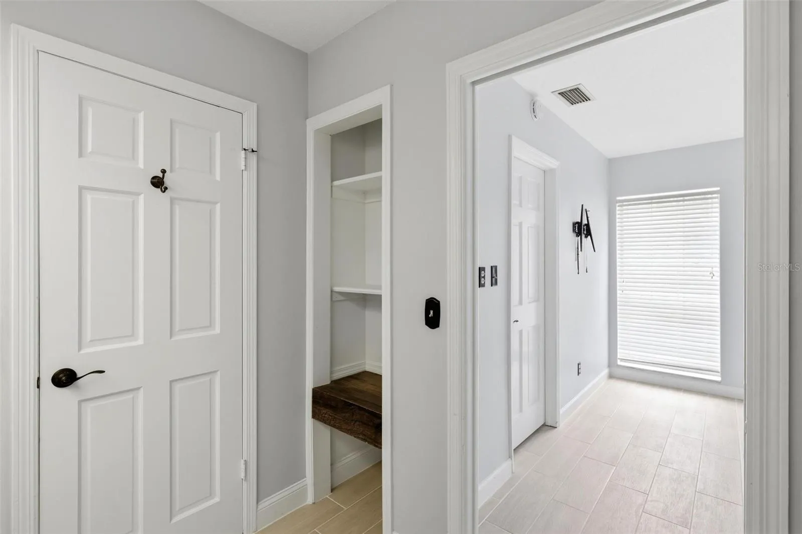 Door from 2nd bedroom into guest bathroom.