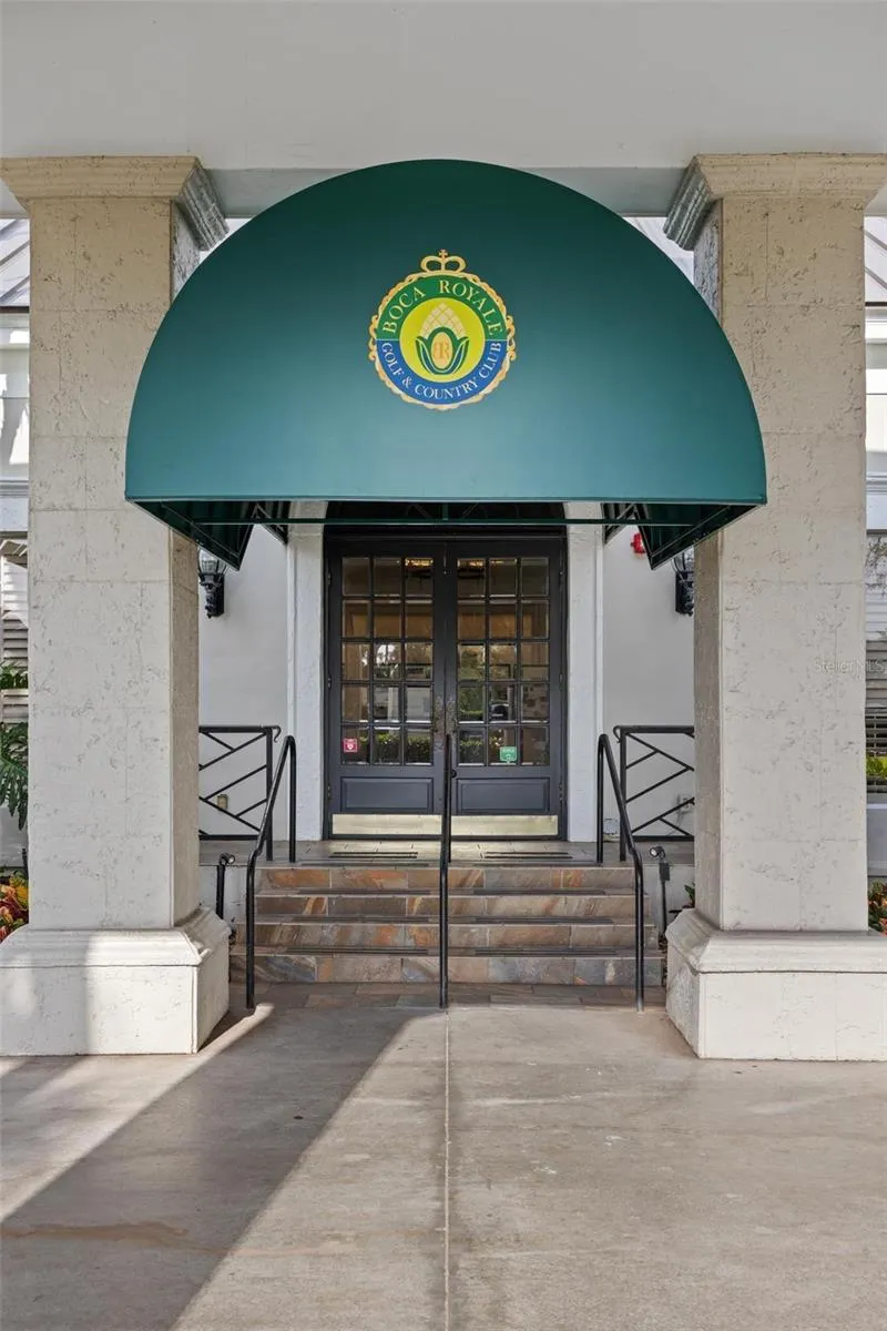 The main clubhouse is just one of the many amenities in this community.  Great place for lunch or dinner or just gather for happy hour with friends.