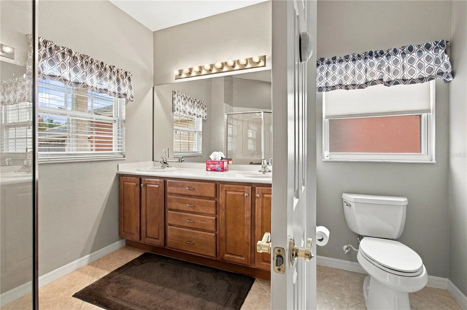 PRIVATE WATER CLOSET