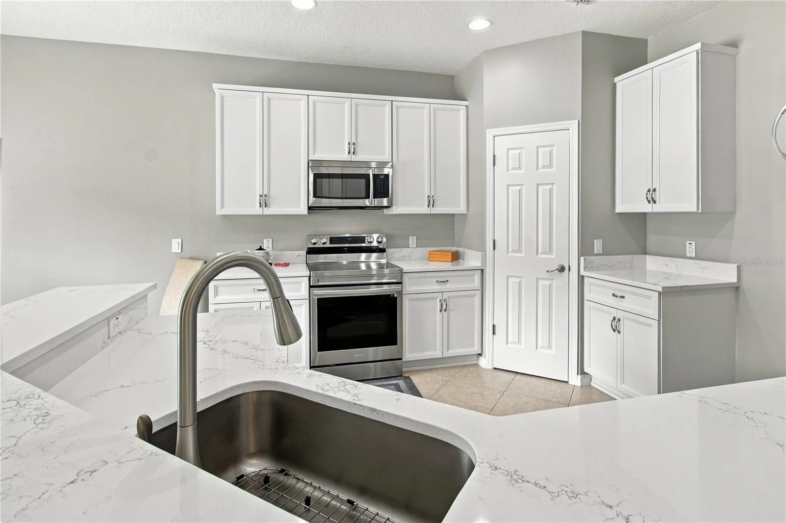 STAINLESS STEEL SINK