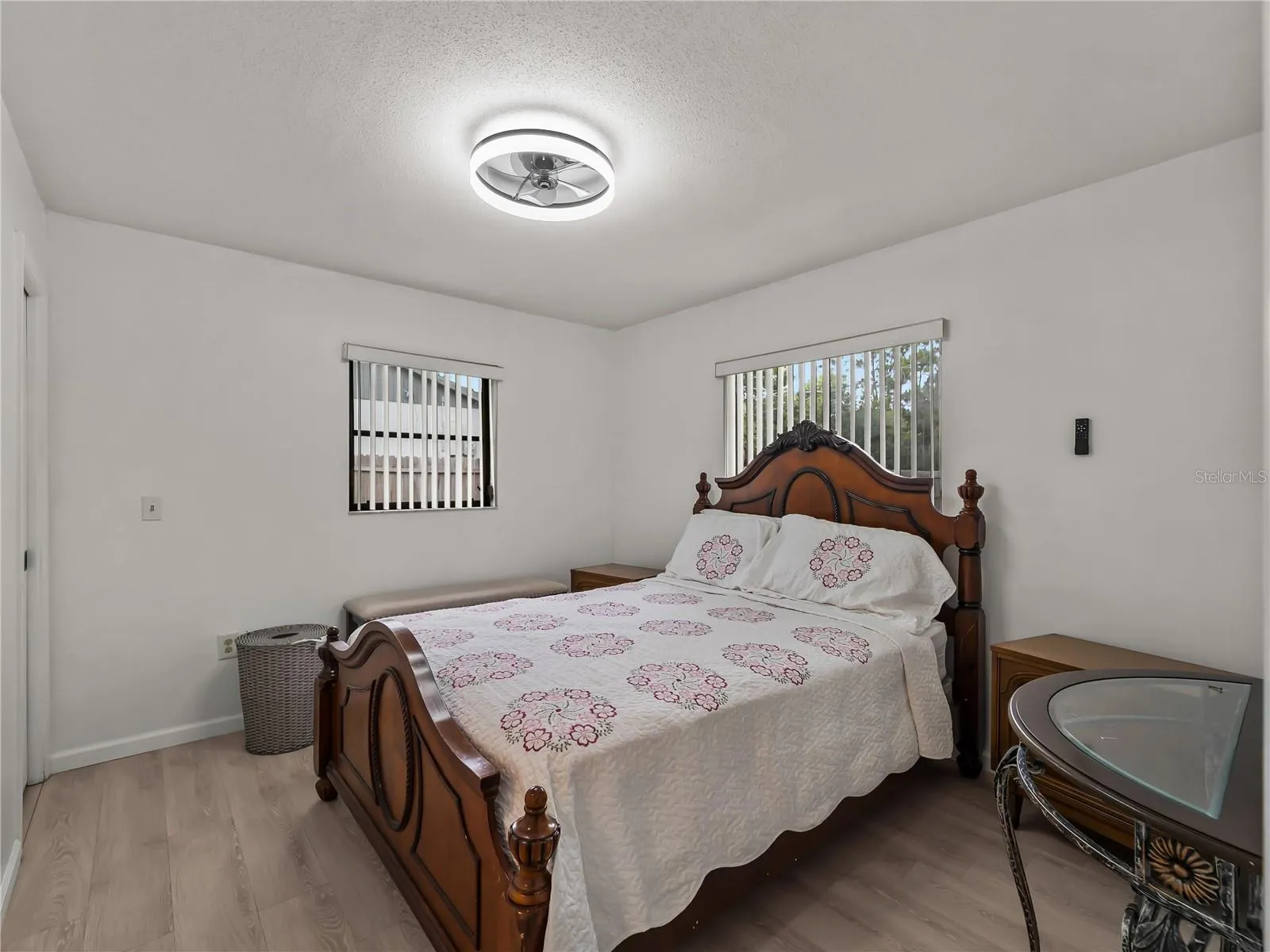 GuestBedroom_20307SilentAve_PortCharlotte_NaturalLight_Wide.jpg