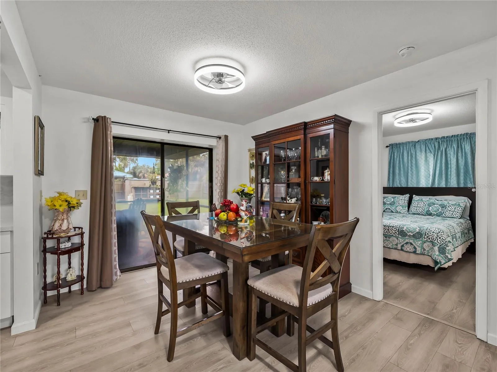 DiningRoom_20307SilentAve_PortCharlotte_OpenConcept_Corner.jpg