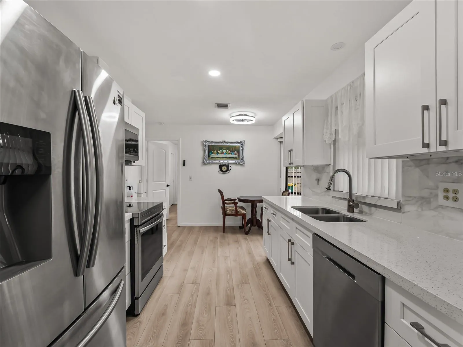 Kitchen_20307SilentAve_PortCharlotte_StainlessAppliances_Wide.jpg