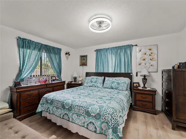 PrimarySuite_20307SilentAve_PortCharlotte_NaturalLight_Wide.jpg