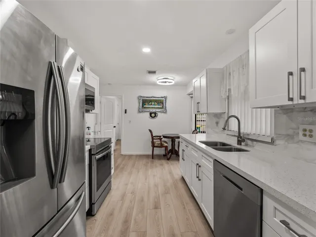 Kitchen_20307SilentAve_PortCharlotte_StainlessAppliances_Wide.jpg