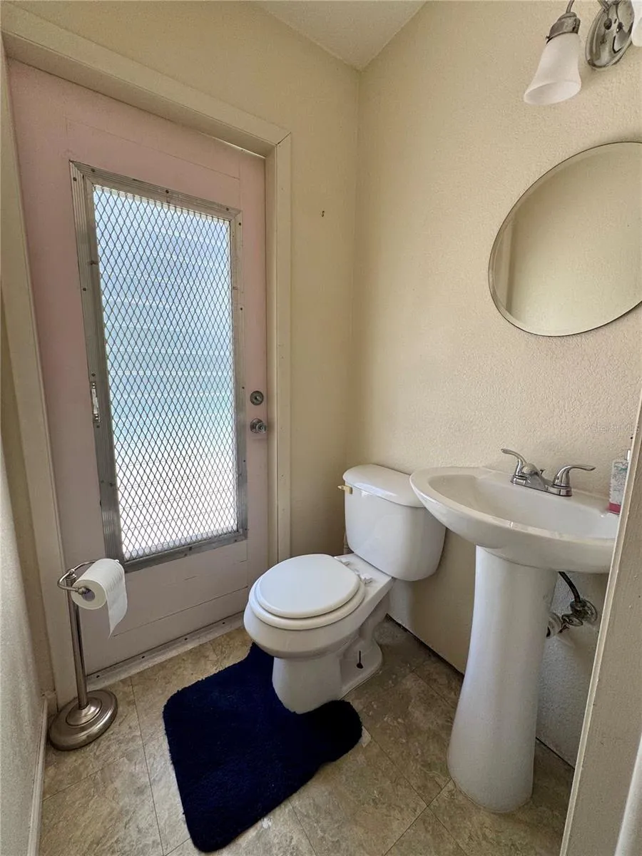 Pool access 1/2 bath