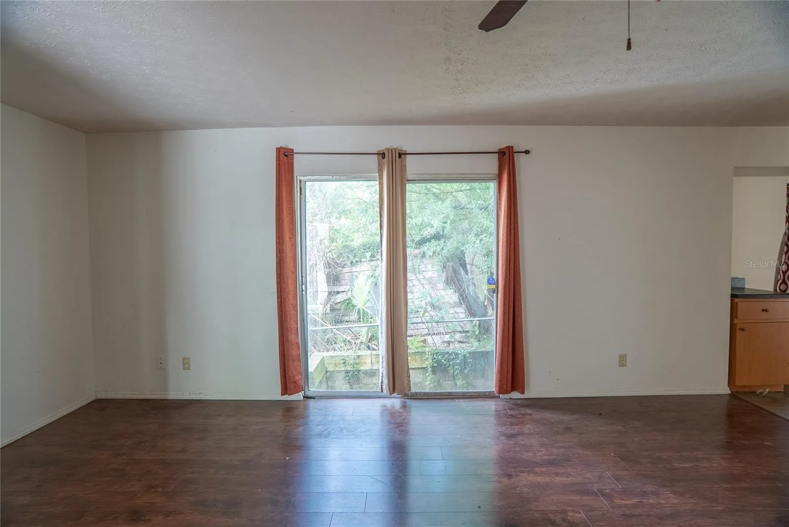 Living Room, Sliding doors inooperable do not open