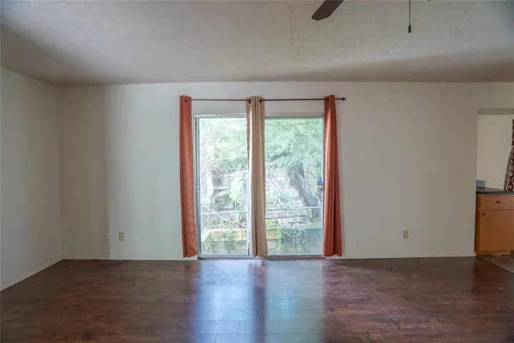 Living Room, Sliding doors inooperable do not open