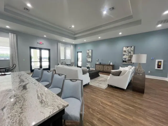 CLUB HOUSE