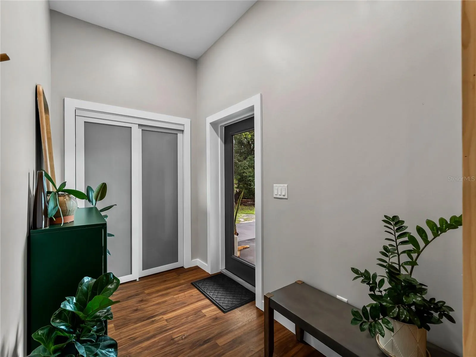 Foyer_8163WalbertSt_PortCharlotte_NaturalLight_Entry.jpg
