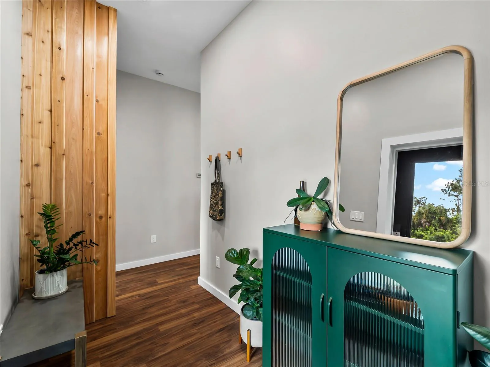Foyer_8163WalbertSt_PortCharlotte_CleanFinish_Detail.jpg