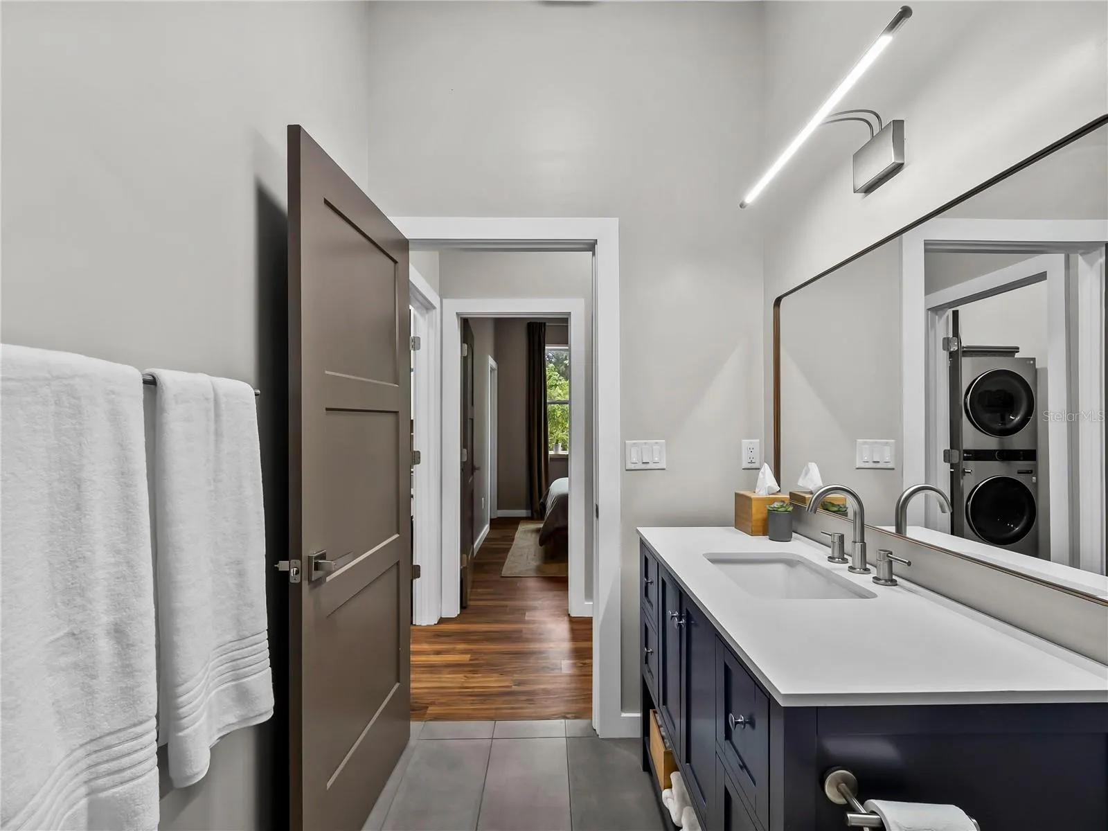 GuestBath_8163WalbertSt_PortCharlotte_Entry.jpg