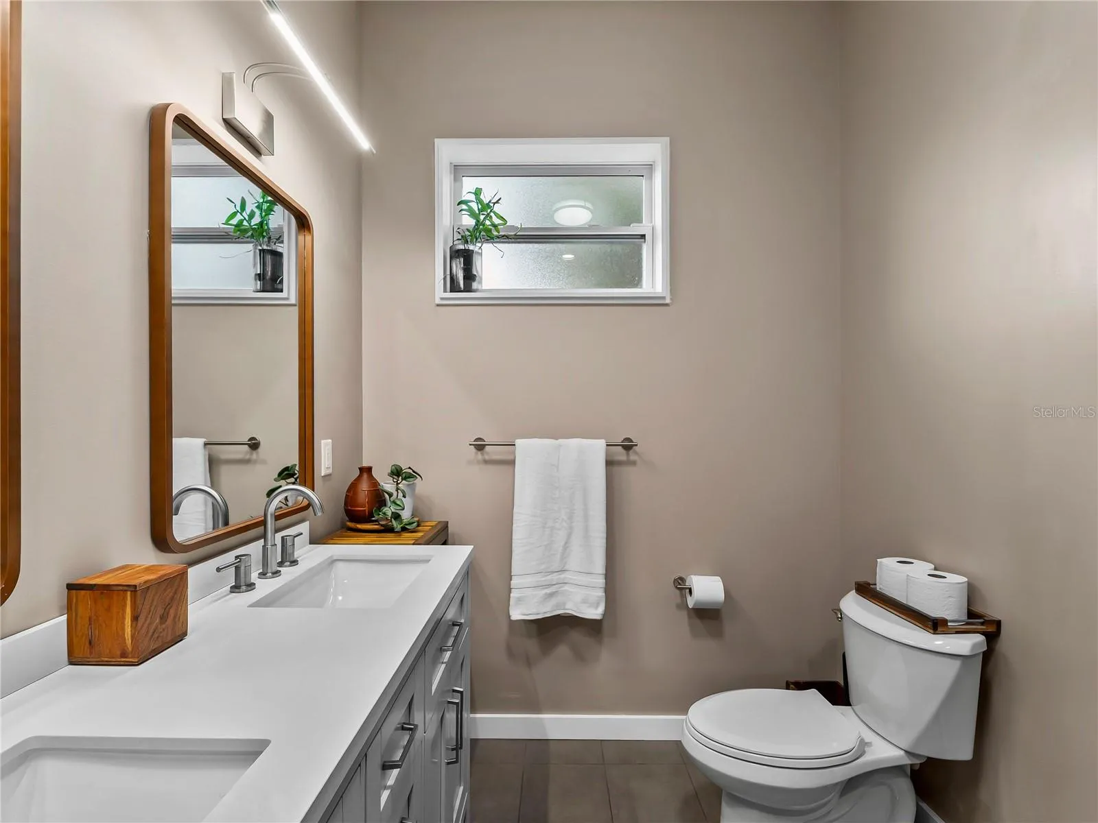 PrimaryBath_8163WalbertSt_PortCharlotte_CleanFinish_Detail.jpg