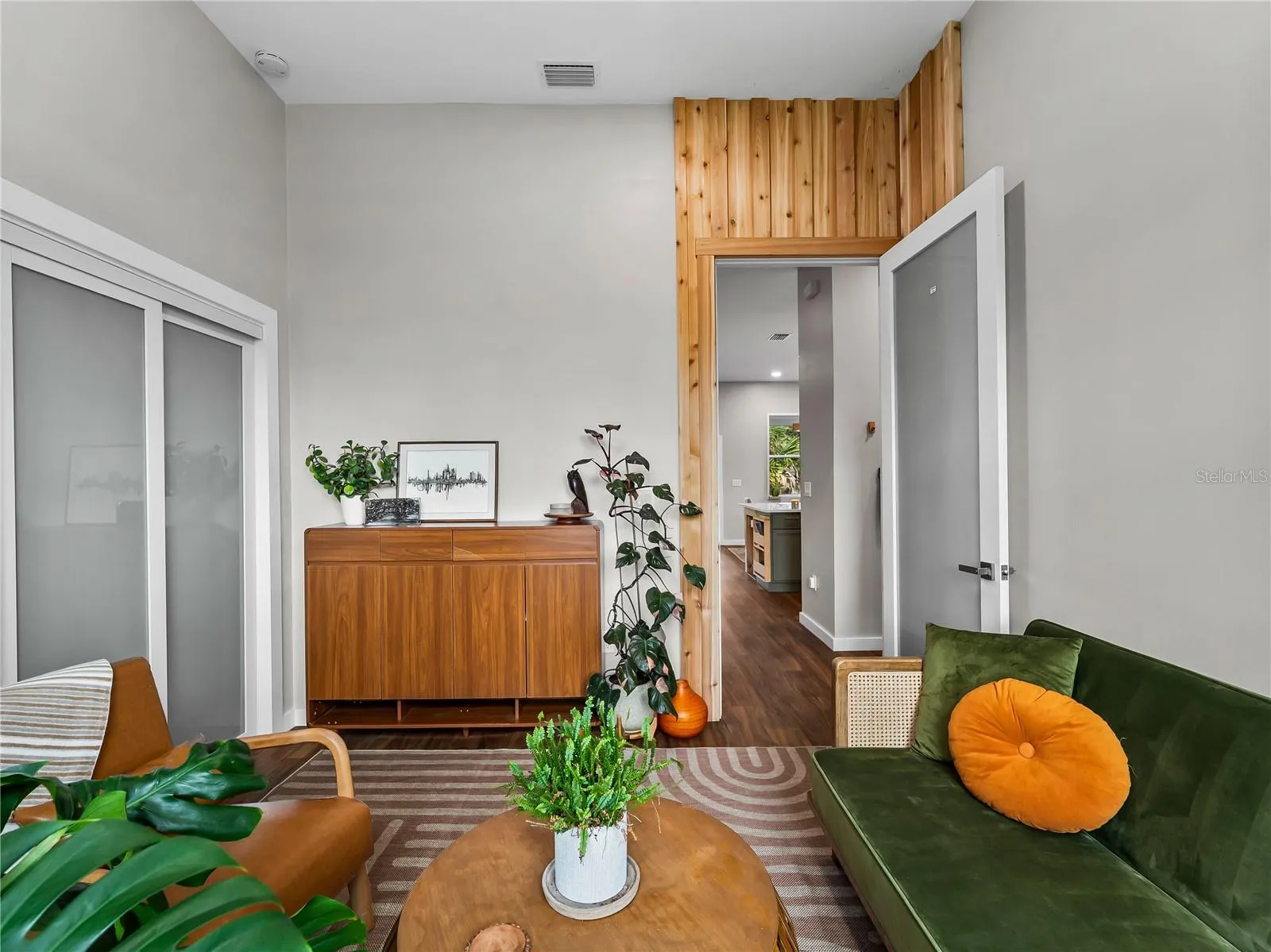 FlexRoom_8163WalbertSt_PortCharlotte_Corner.jpg