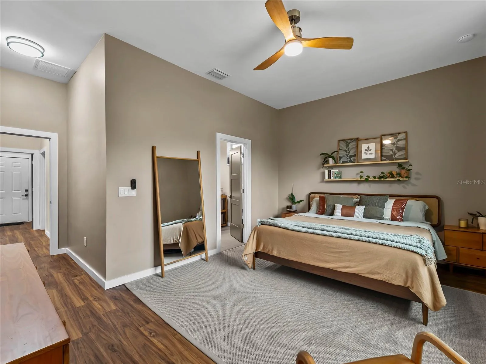 PrimarySuite_8163WalbertSt_PortCharlotte_Entry.jpg