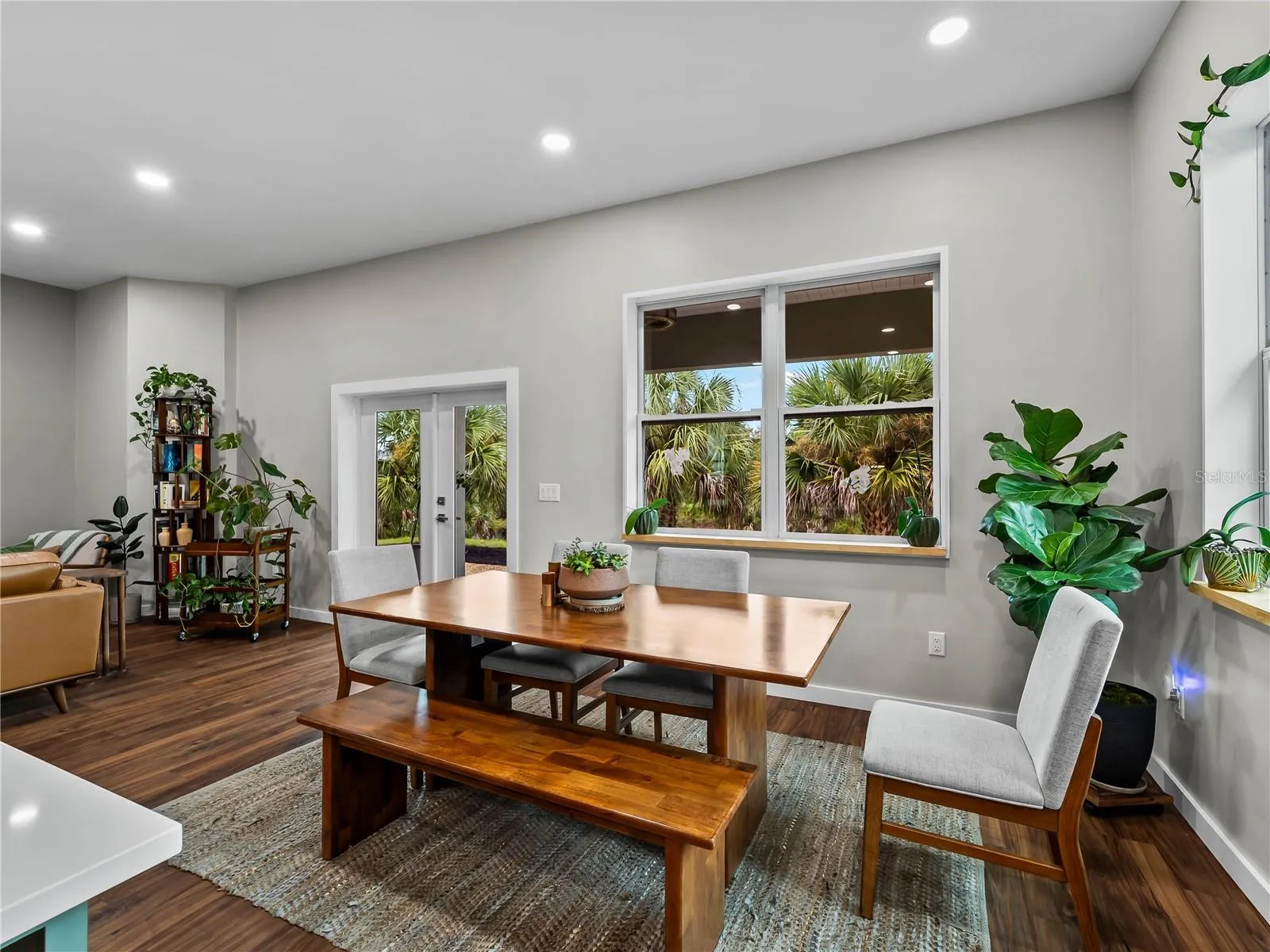DiningRoom_8163WalbertSt_PortCharlotte_NaturalLight_Wide.jpg
