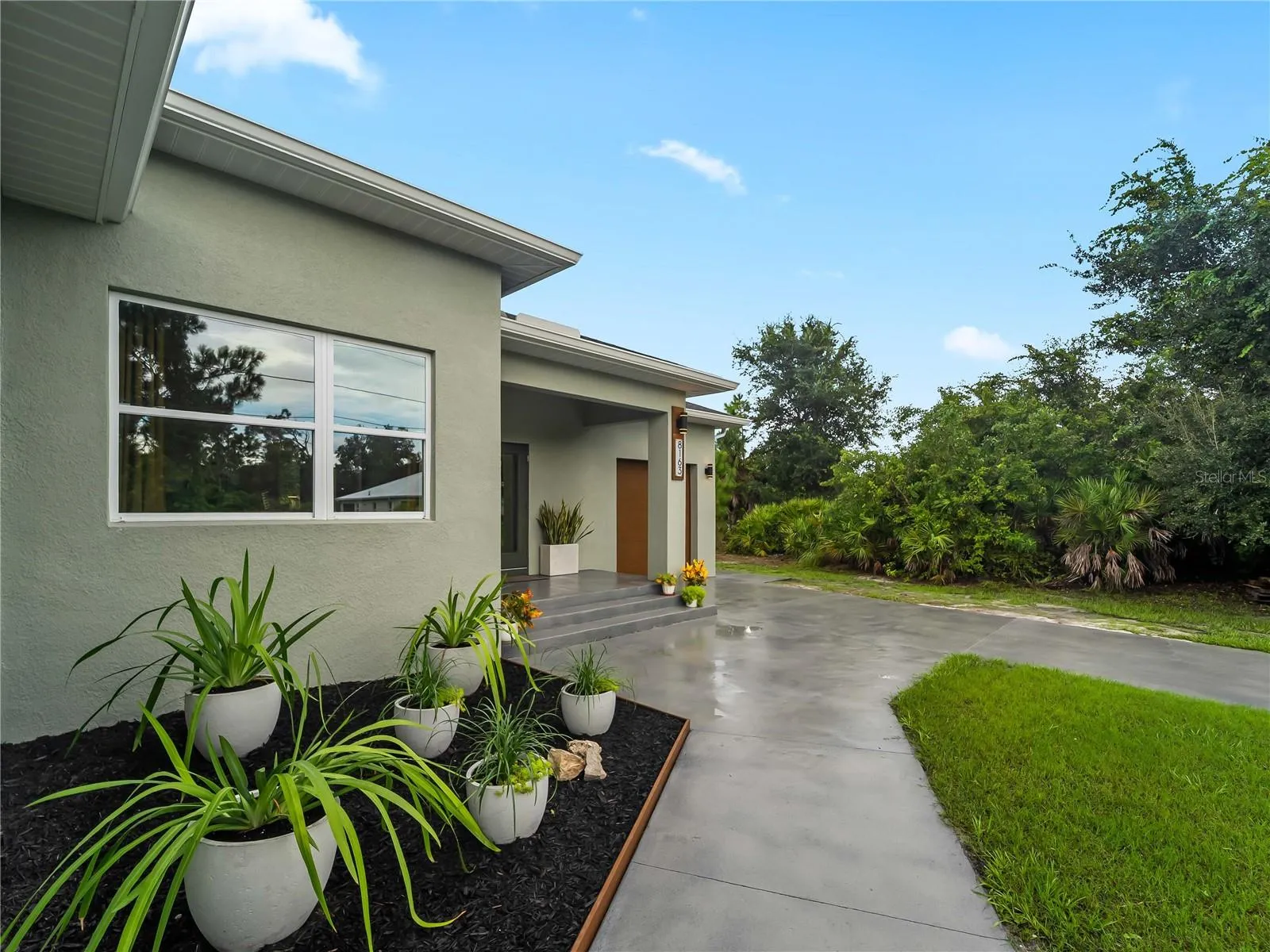 FrontExterior_8163WalbertSt_PortCharlotte_Landscaping_Close.jpg