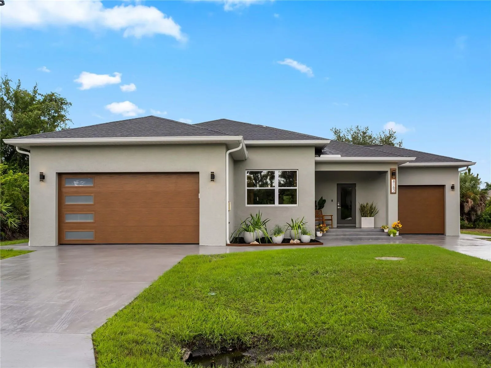 FrontExterior_8163WalbertSt_PortCharlotte_Wide2.jpg