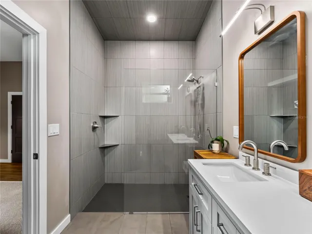 PrimaryBath_8163WalbertSt_PortCharlotte_WalkInShower_Corner.jpg