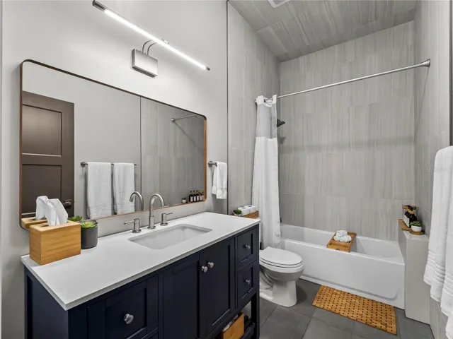 GuestBath_8163WalbertSt_PortCharlotte_TubShowerCombo_Wide.jpg