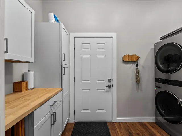 Laundry_8163WalbertSt_PortCharlotte_Cabinetry_Wide.jpg