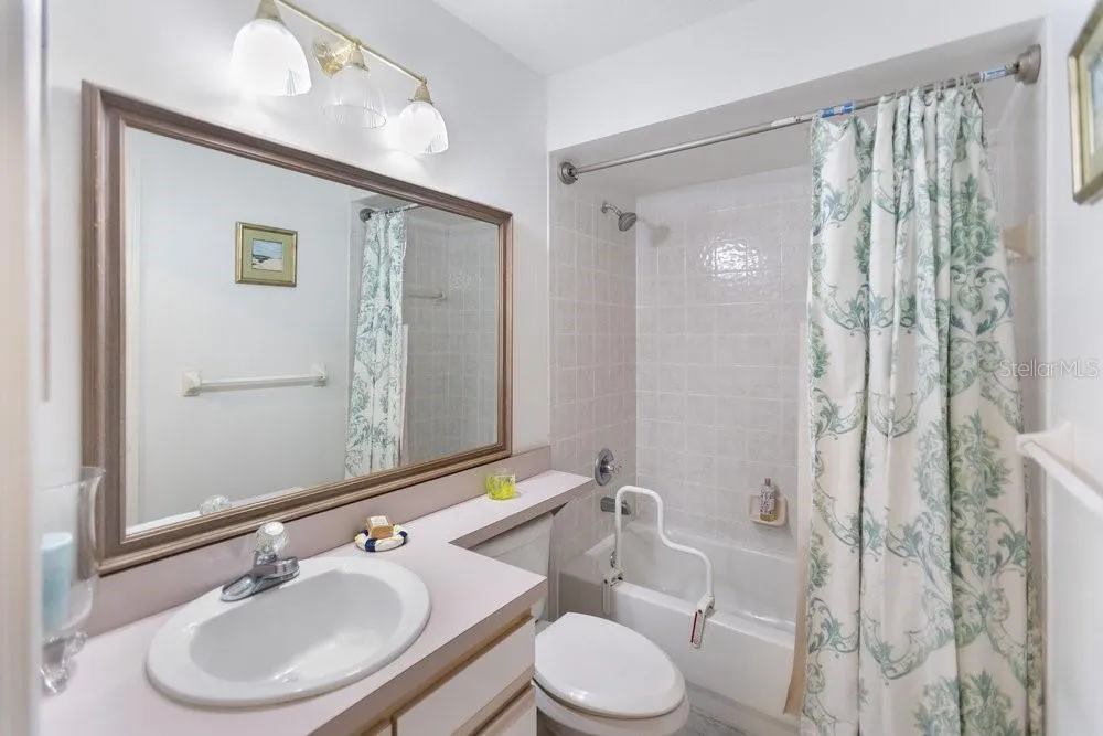 secondary bathroom