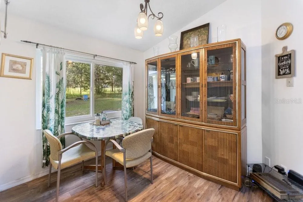 eating space in kitchen