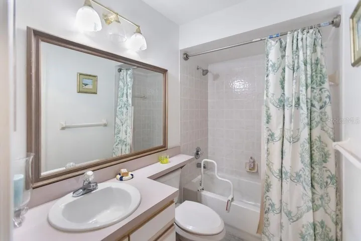 secondary bathroom