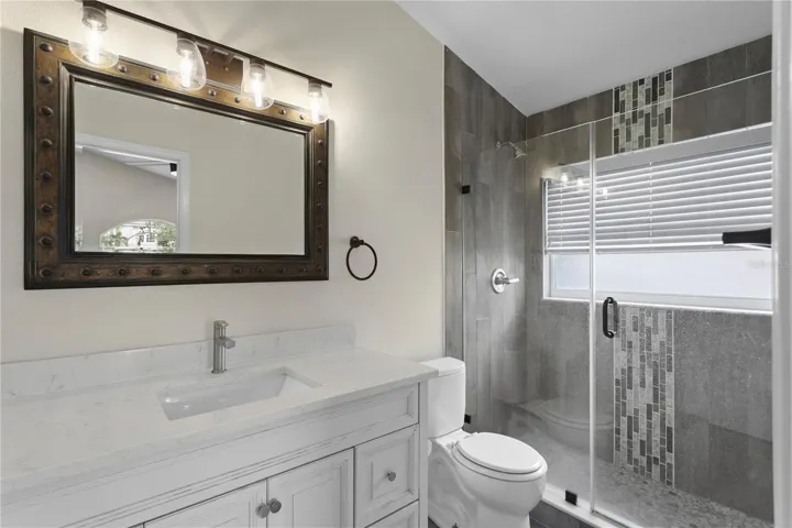 Stylish, updated en-suite bath for added privacy.
