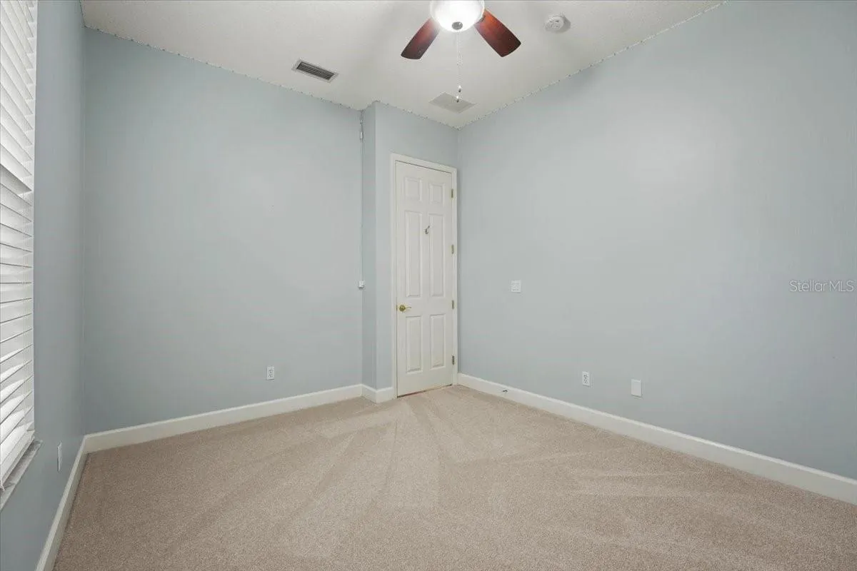 Secondary Bedroom (Yard view)