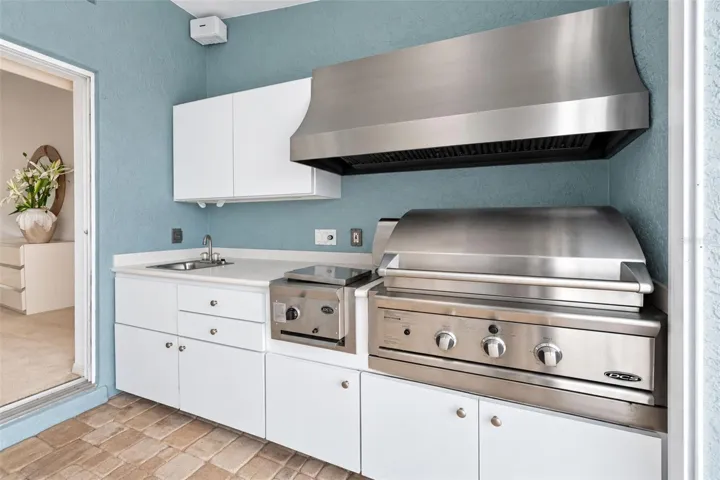 Gas Grill/ Outdoor Kitchen