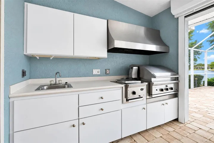 Gas Grill/ Outdoor Kitchen