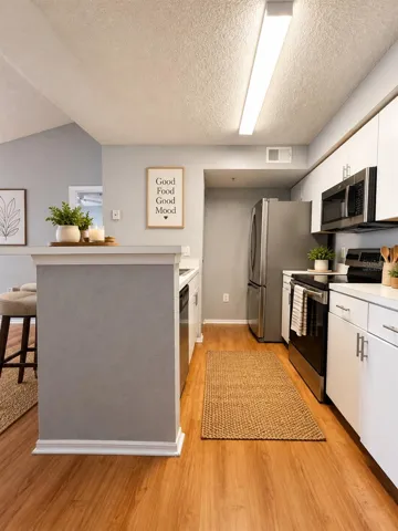 VIRTUALLY STAGED: For decorative purposes only. No structural modifications shown.