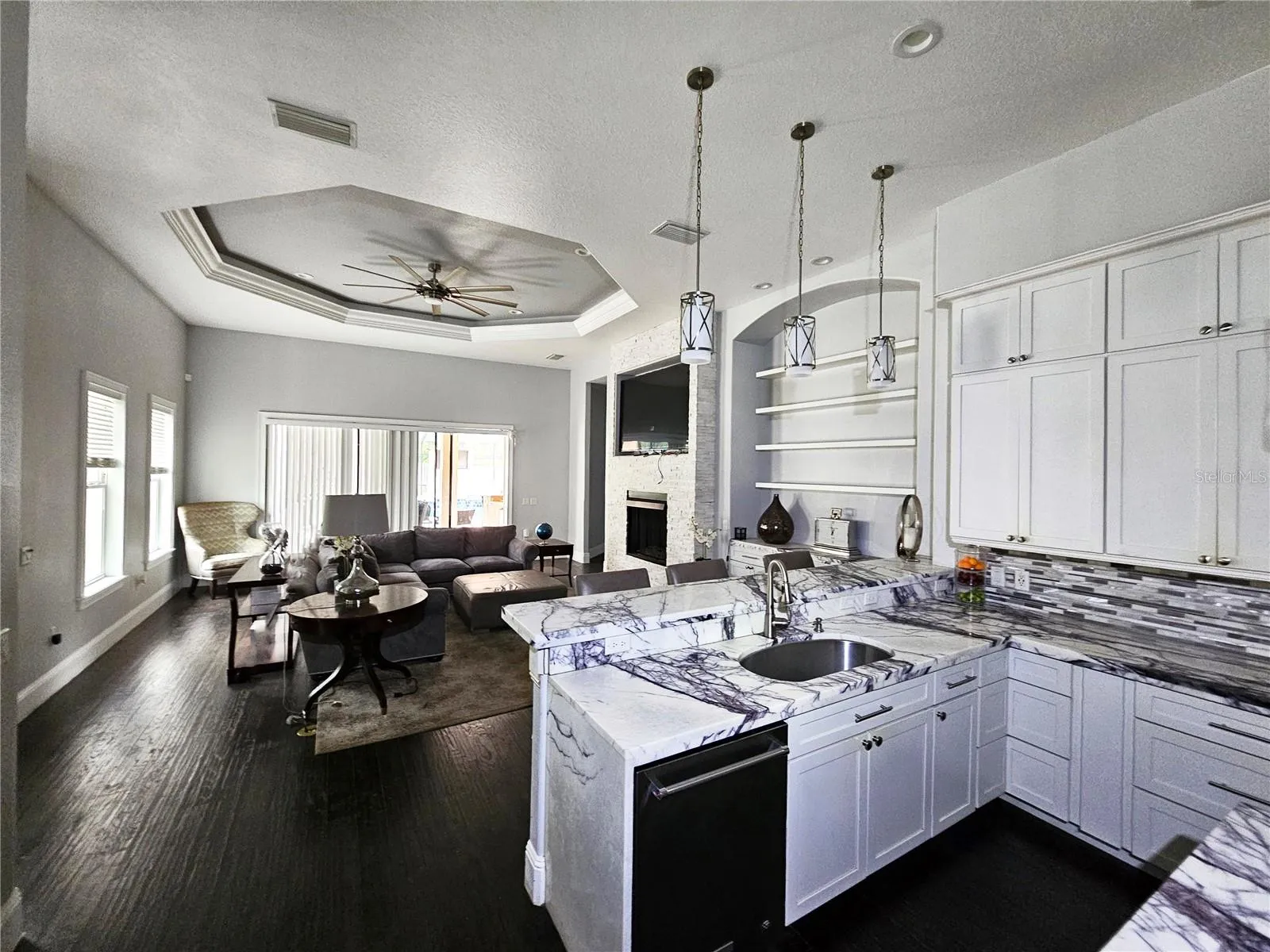 kitchen/ living