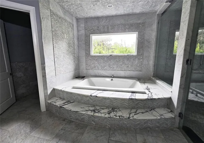 master tub-water closet