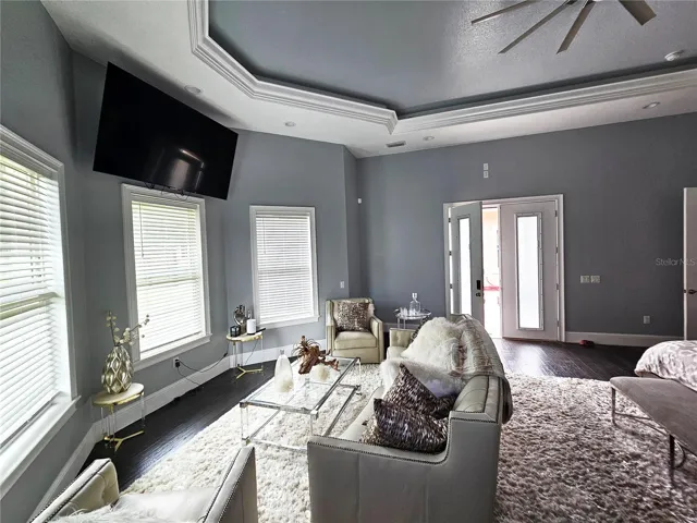 master bedroom - sitting