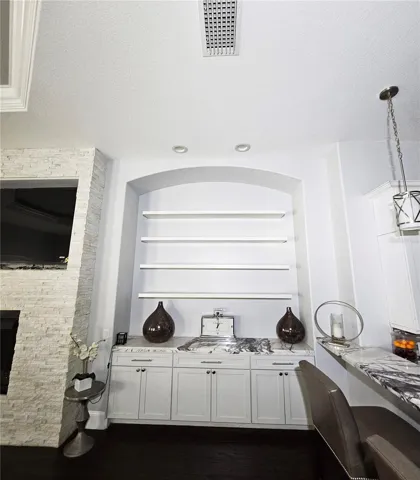 living/ kitchen bar