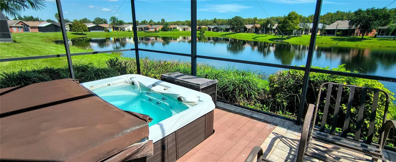 WATER RETREAT!!!!HOT TUB