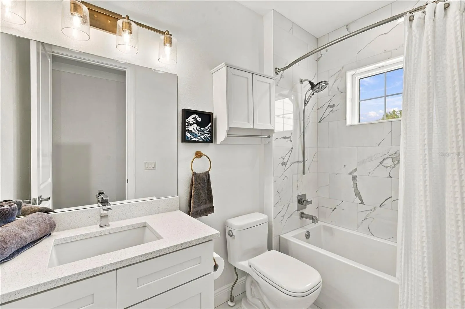 Hall full bath main floor