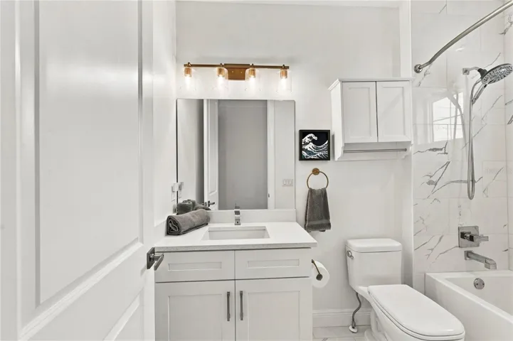 Hall full bath main floor