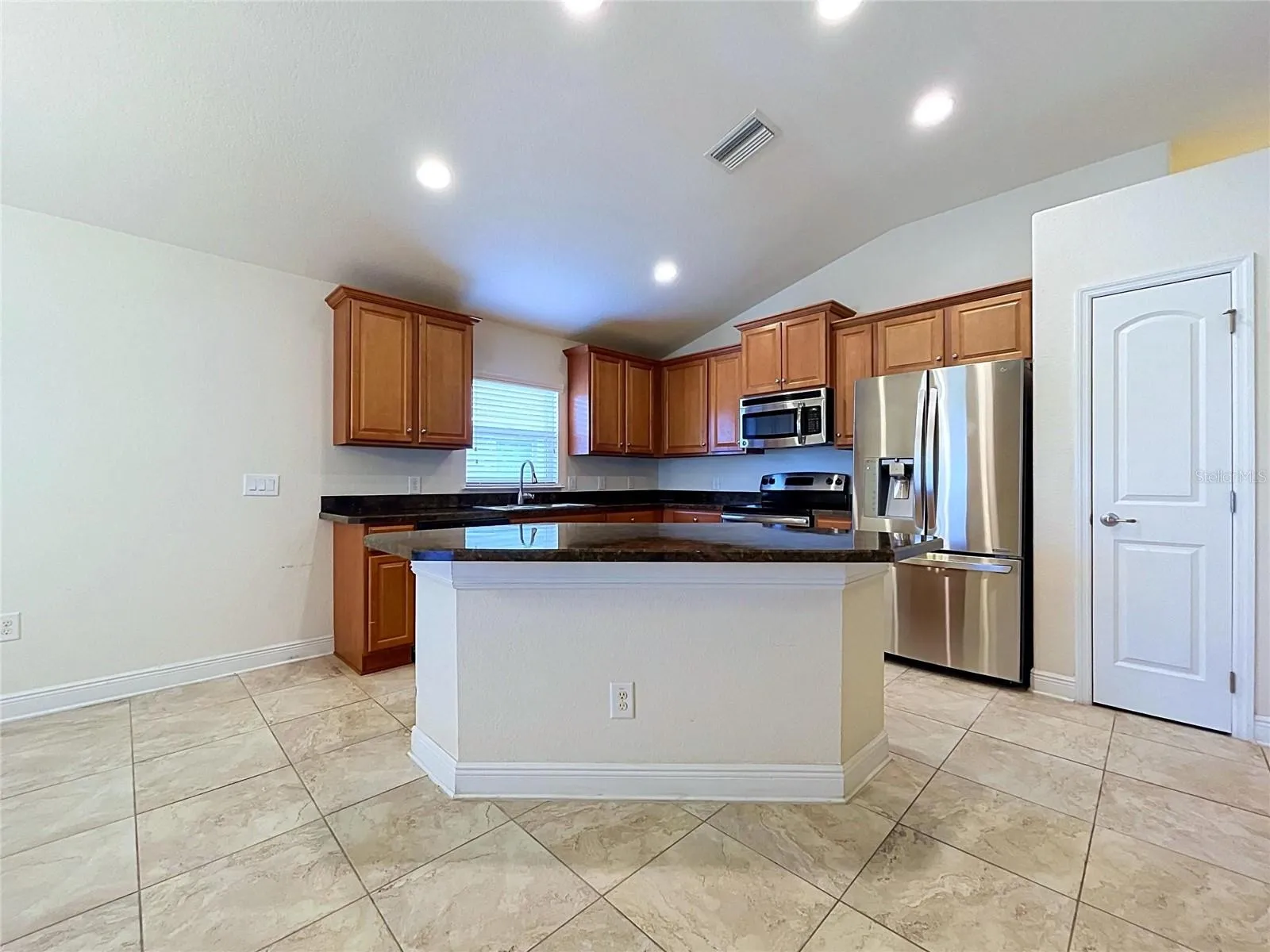 BREAKFAST BAR SEATING