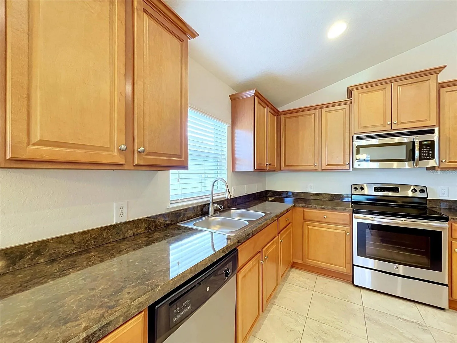 BRIGHT KITCHEN