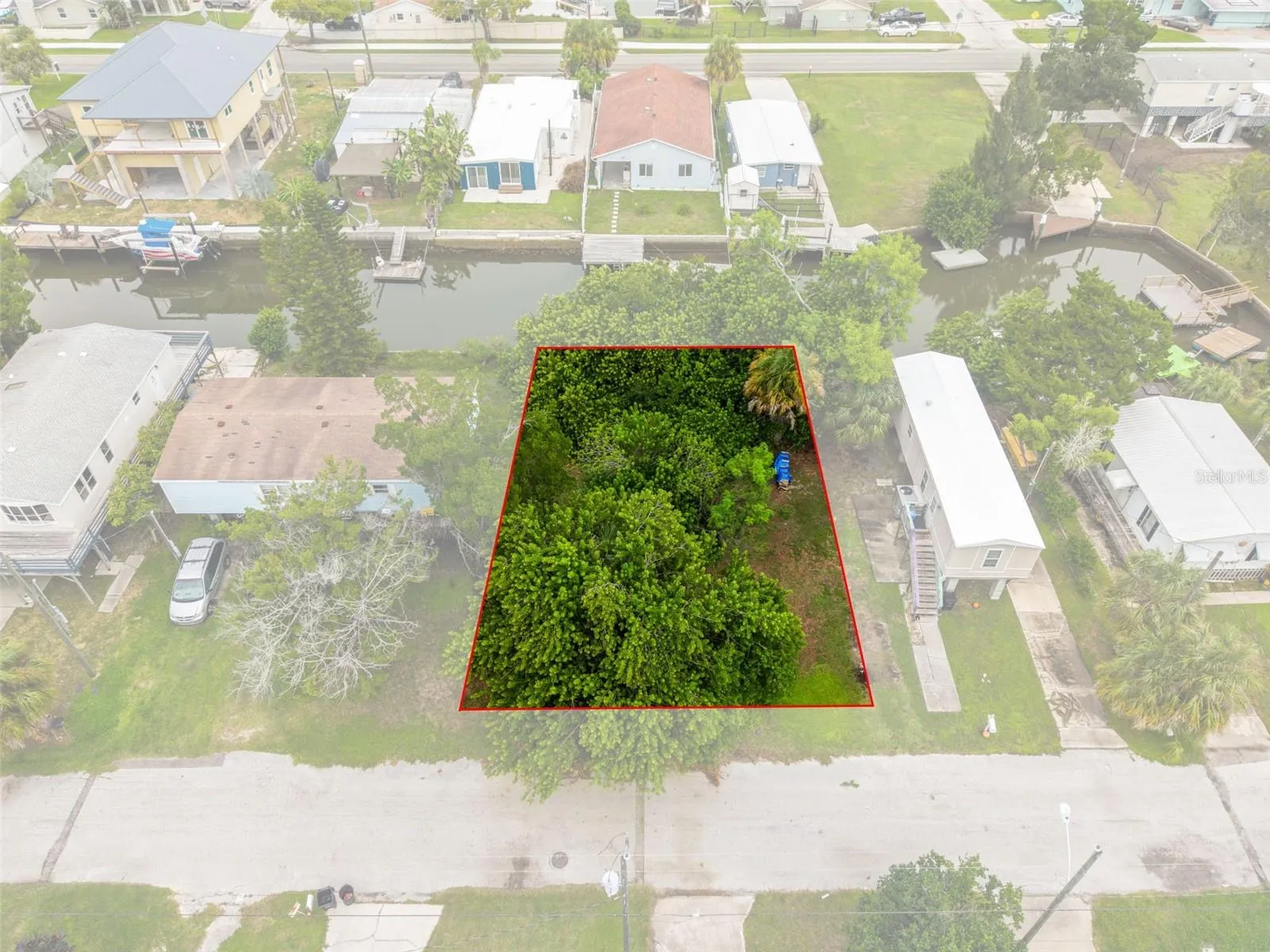 Outlined aerial view highlighting the approximate property boundaries of this waterfront lot.