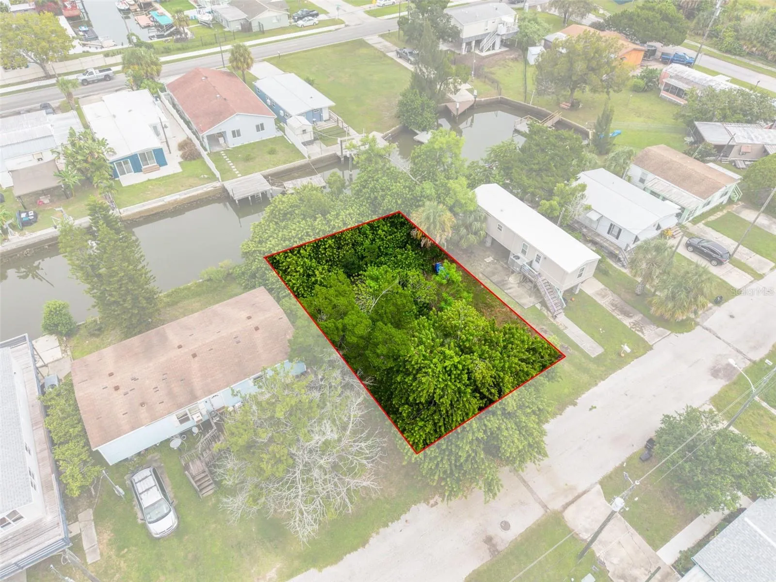 Outlined aerial view emphasizing the lot’s waterfront position and approximate boundaries.