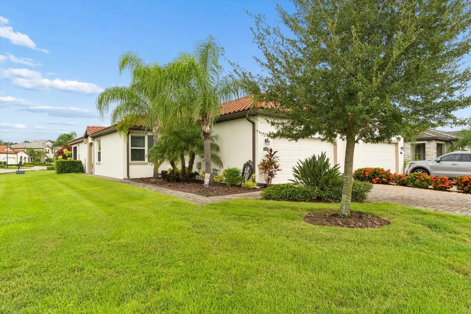 OVERSIZED HOMESITE