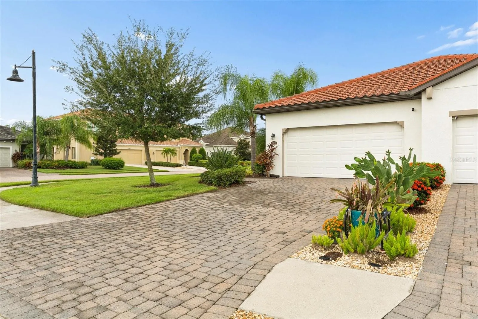 BOUTIQUE COMMUNITY