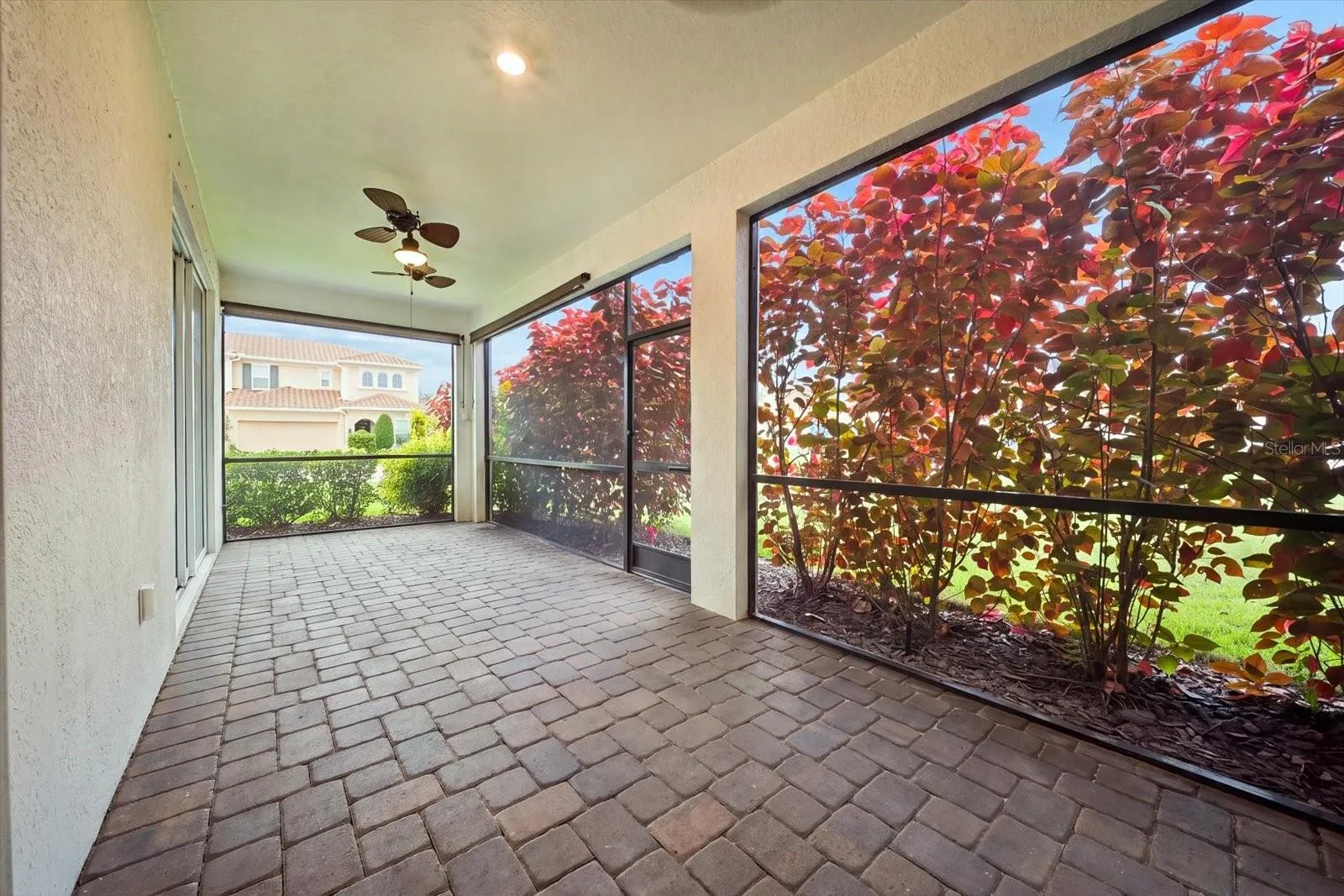 OVERSIZED LANAI