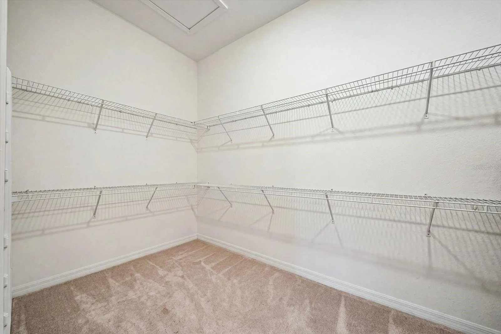 LARGE PRIMARY CLOSET