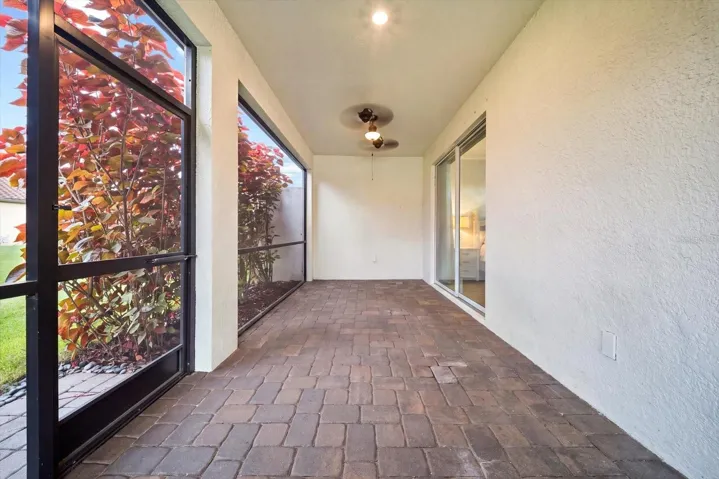 PRIVATE LANAI