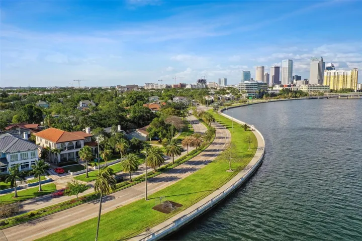 Short Walk to Bayshore Blvd &amp; Close Proximity to Downtown, Airport &amp; Gulf Beaches